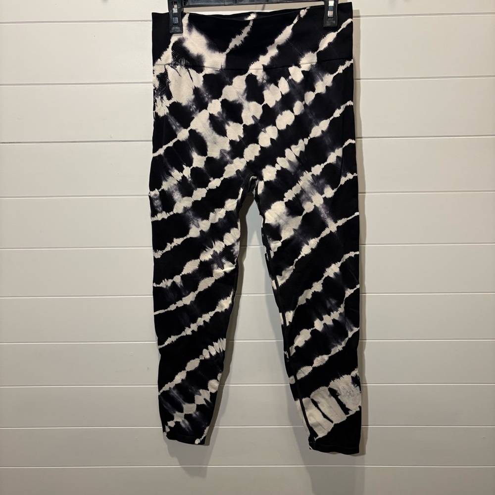 Victoria's Secret Black and White Tie-Dye Seamless Leggings
